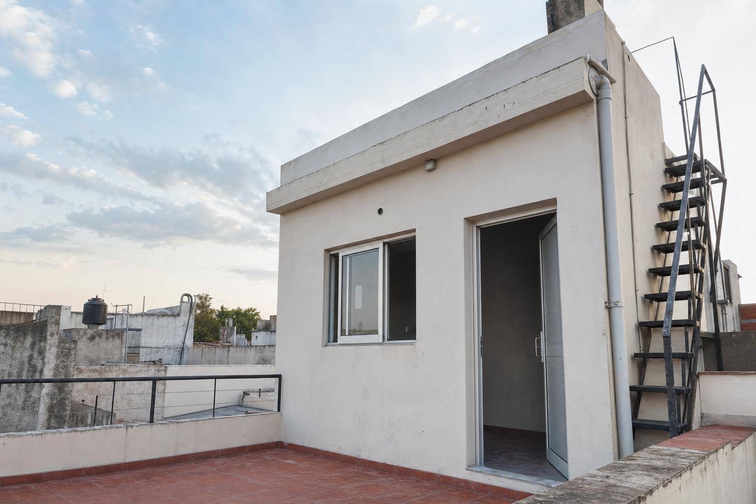 Pieza nueva construida sobre la terraza, una ampliación de PH en CABA